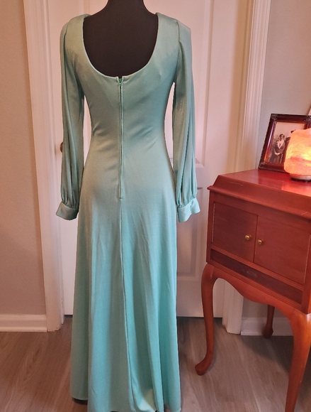 STUNNING VINTAGE CUSTOM MADE DRESS W/PEEP👀 SLEEVE - Picture 3 of 8